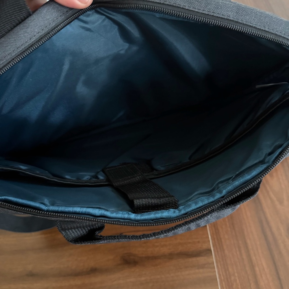 Lenovo gray Polyester Shoulder Bag for 15 in Laptop, Padded - Picture 5 of 5